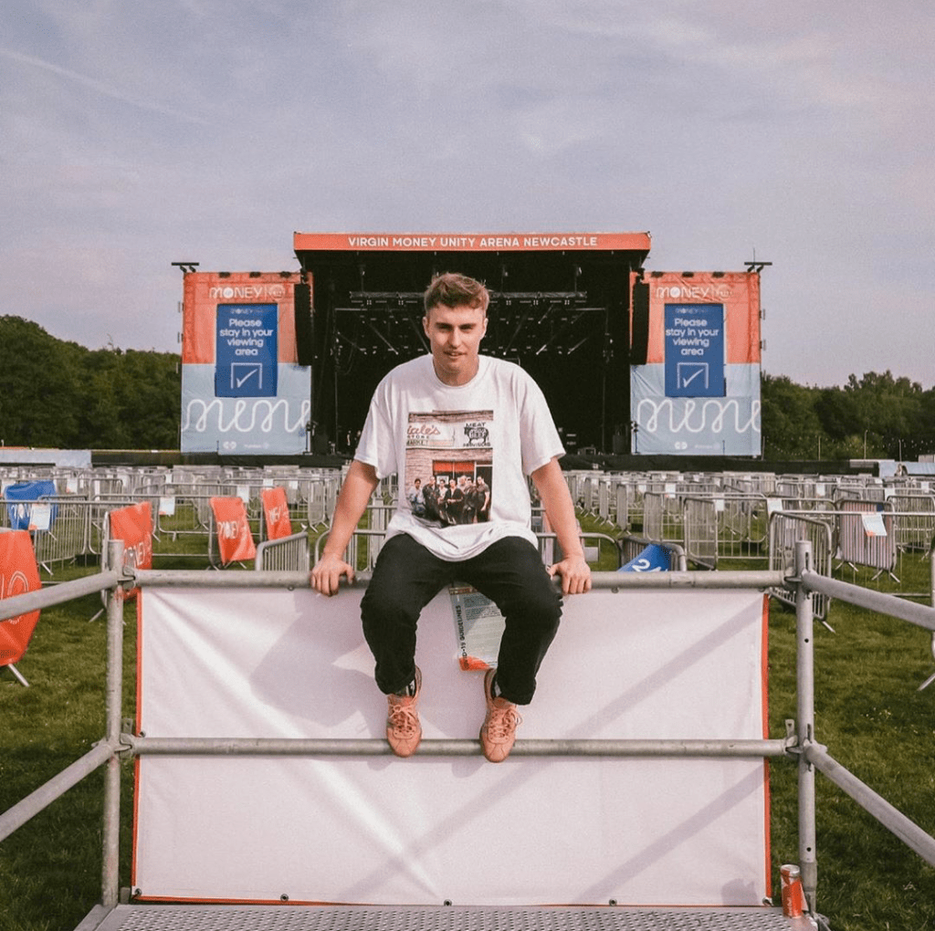 Sam Fender realizó un show en vivo con distanciamiento&nbsp;social